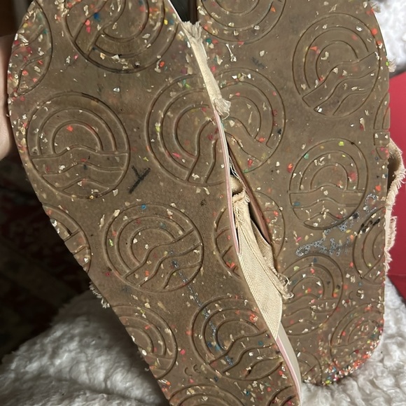 Vionic Cream Cross-Strap Sandals - Picture 8 of 9